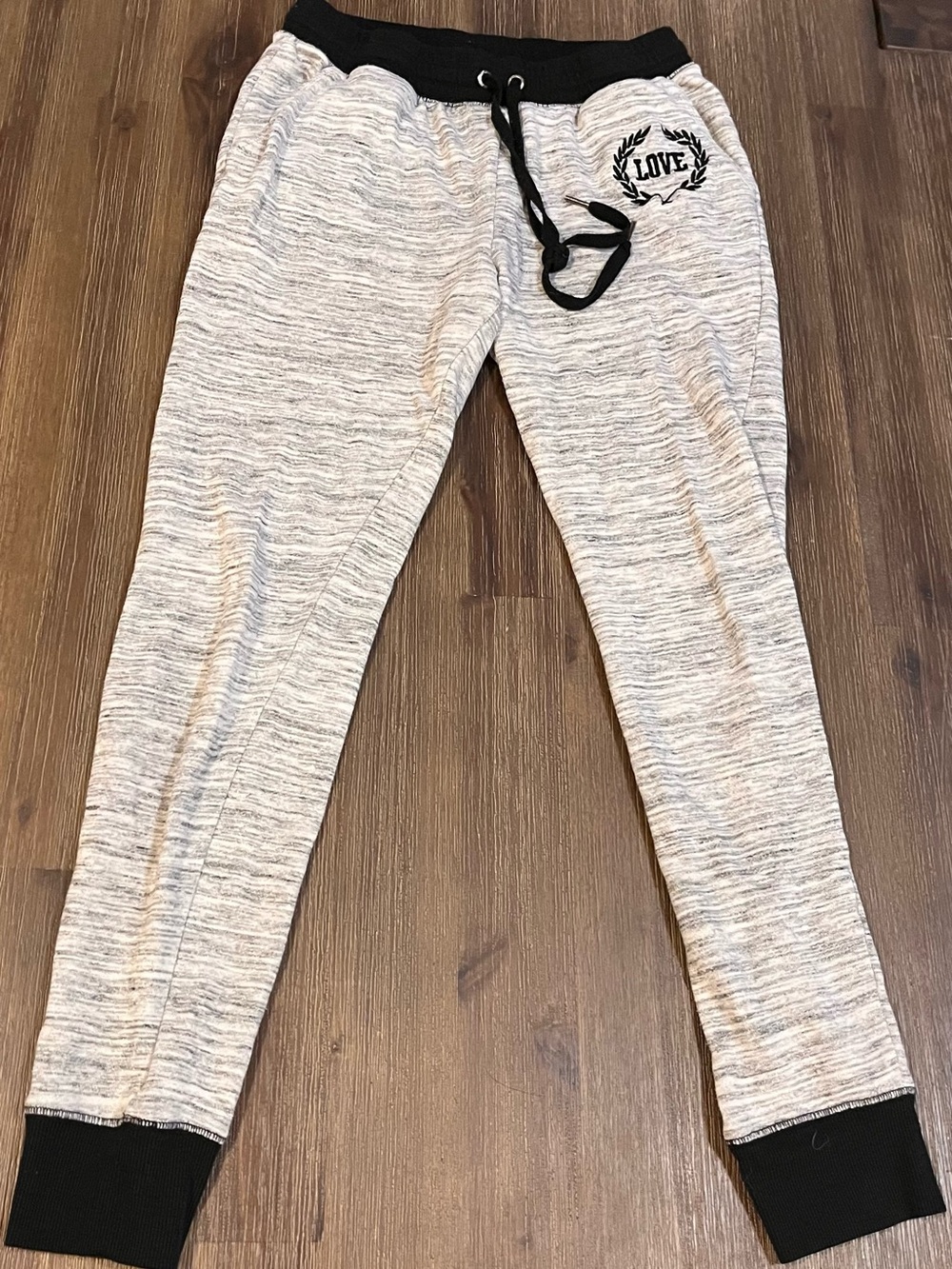 Womenโs Gray Marled Jogger Pants with Black Waistband and Cuffs